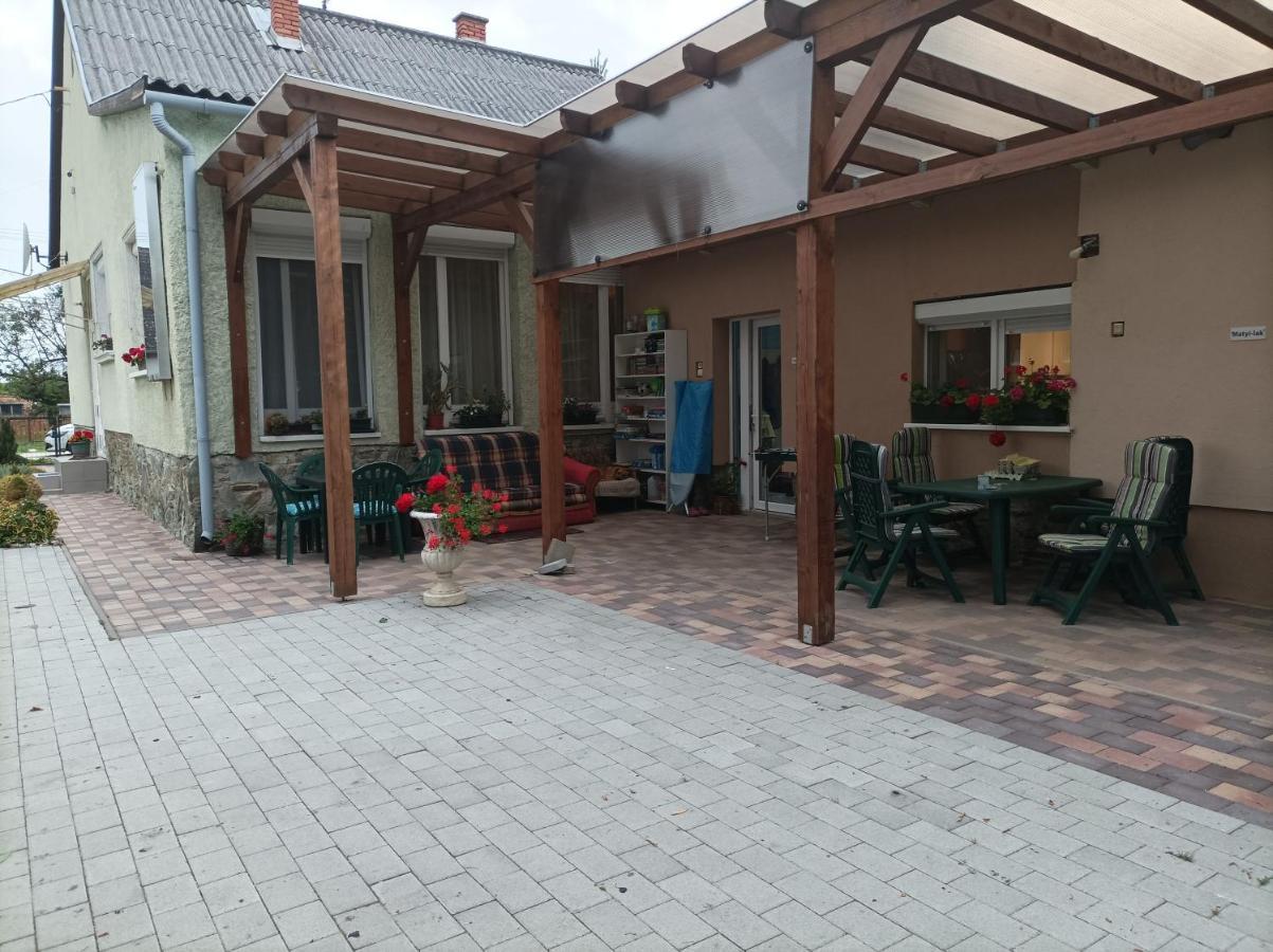 Csilla Apartman Balogunyom Eksteriør billede